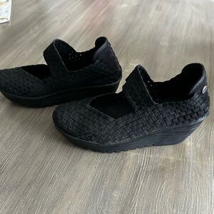 Bernie Mev Black Wedges